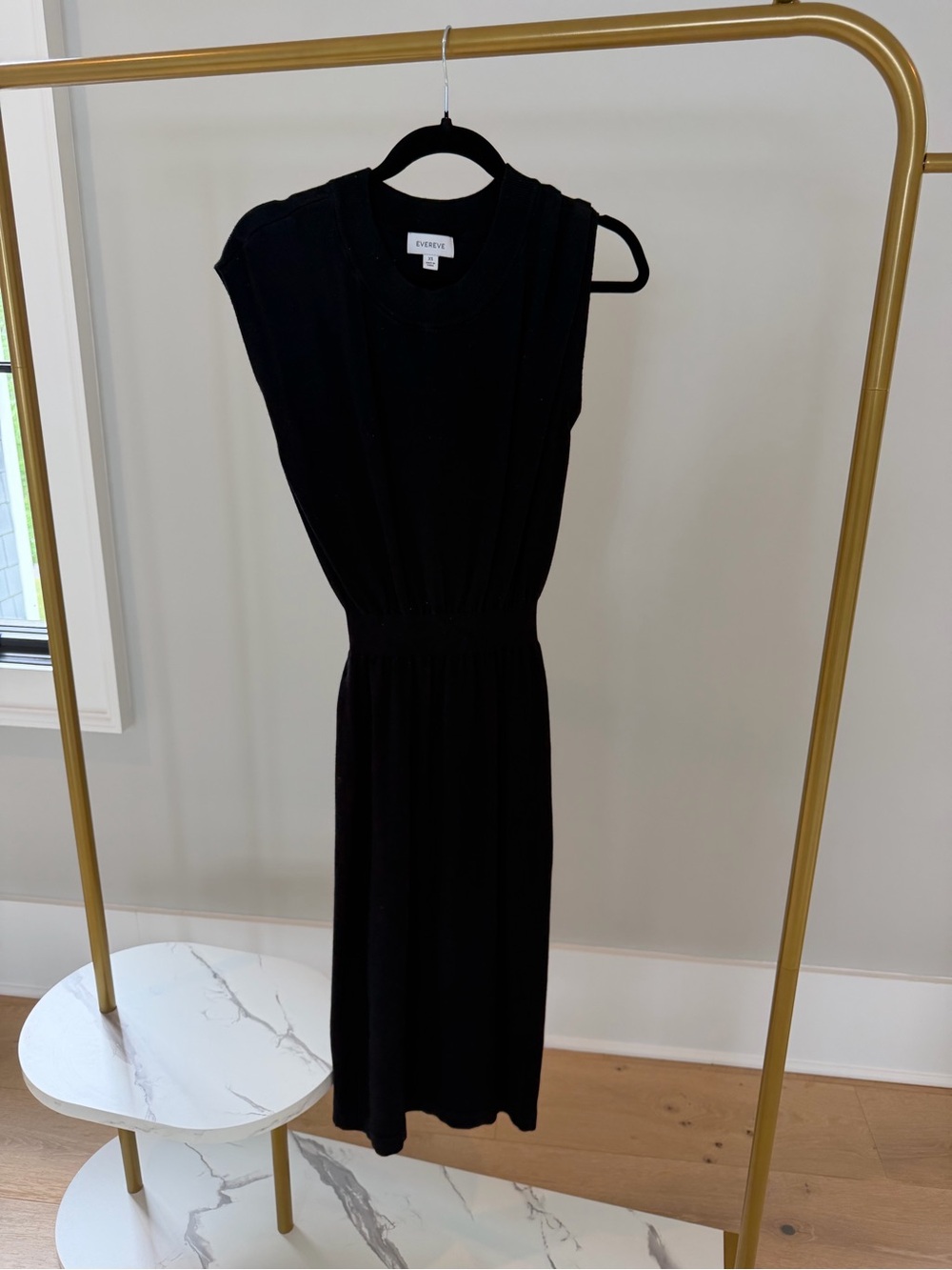 Evereve Black Sleeveless Midi Dress